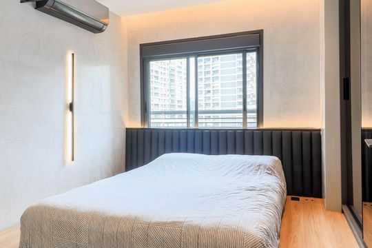 Comprar apartamento mobiliado no Jardim das Acácias com 2 quartos e varanda. Churrasqueira no condomínio. — Suíte 1