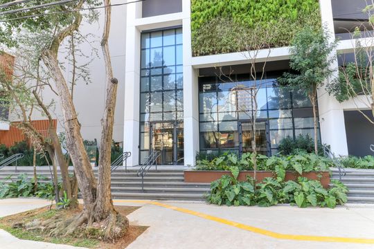 Comprar apartamento mobiliado no Jardim das Acácias com 2 quartos e varanda. Churrasqueira no condomínio. — Fachada