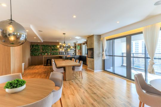 Comprar apartamento mobiliado no Jardim das Acácias com 2 quartos e varanda. Churrasqueira no condomínio. — Área comum - Salão de festas