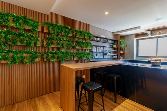 Comprar apartamento mobiliado no Jardim das Acácias com 2 quartos e varanda. Churrasqueira no condomínio. — Área comum - Espaço Gourmet