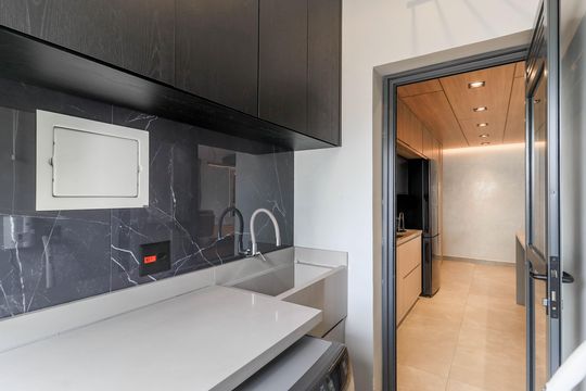 Comprar apartamento mobiliado no Jardim das Acácias com 2 quartos e varanda. Churrasqueira no condomínio. — Área de Serviço