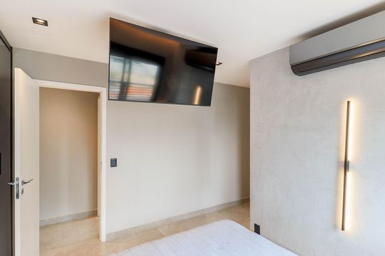 Comprar apartamento mobiliado no Jardim das Acácias com 2 quartos e varanda. Churrasqueira no condomínio. — Suíte 1