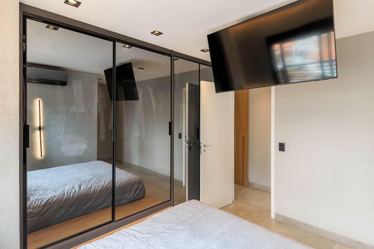 Comprar apartamento mobiliado no Jardim das Acácias com 2 quartos e varanda. Churrasqueira no condomínio. — Suíte 1