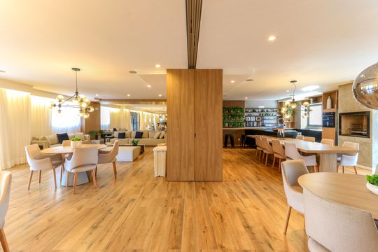 Comprar apartamento mobiliado no Jardim das Acácias com 2 quartos e varanda. Churrasqueira no condomínio. — Área comum - Salão de festas
