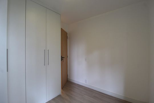 Apartamento mobiliado com 3 quartos, 1 suíte e varanda. Ideal para comprar e aceitar pets. — Quarto 2