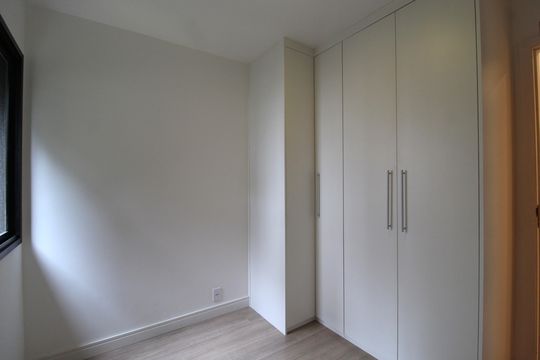 Apartamento mobiliado com 3 quartos, 1 suíte e varanda. Ideal para comprar e aceitar pets. — Quarto 2