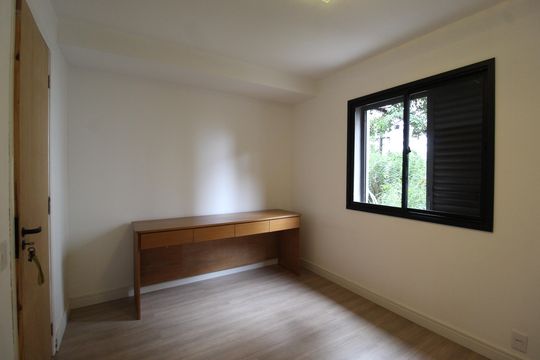 Apartamento mobiliado com 3 quartos, 1 suíte e varanda. Ideal para comprar e aceitar pets. — Quarto 1