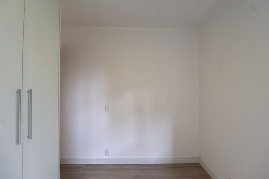 Apartamento mobiliado com 3 quartos, 1 suíte e varanda. Ideal para comprar e aceitar pets. — Quarto 2