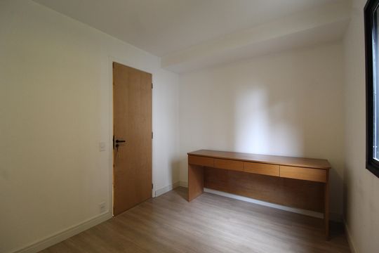 Apartamento mobiliado com 3 quartos, 1 suíte e varanda. Ideal para comprar e aceitar pets. — Quarto 1