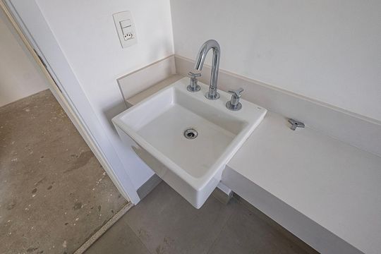Compra apartamento com 4 quartos, academia no condomínio e permite animais de estimação. — Banheiro Social