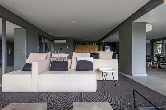 Compra apartamento com 4 quartos, academia no condomínio e permite animais de estimação. — Área comum
