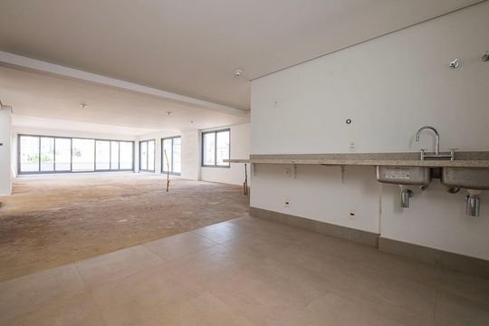 Compra apartamento com 4 quartos, academia no condomínio e permite animais de estimação. — Sala/Cozinha