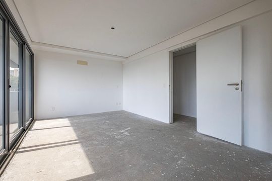 Compra apartamento com 4 quartos, academia no condomínio e permite animais de estimação. — Suíte 1