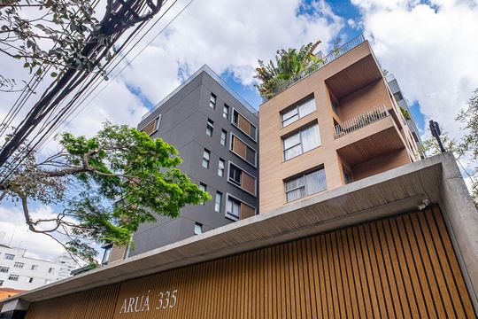 Compra apartamento com 4 quartos, academia no condomínio e permite animais de estimação. — Fachada