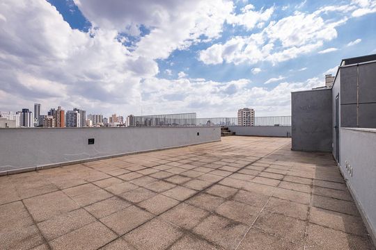 Compra apartamento com 4 quartos, academia no condomínio e permite animais de estimação. — Terraço