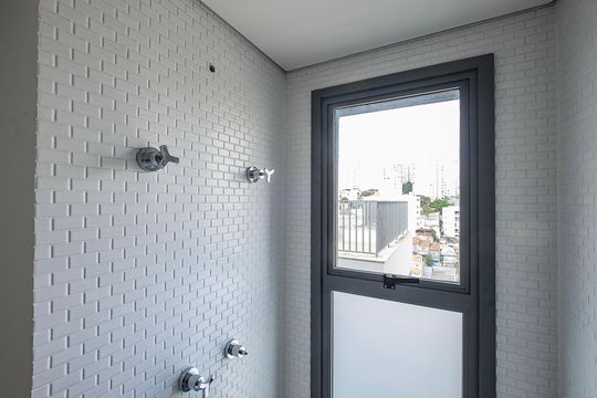 Compra apartamento com 4 quartos, academia no condomínio e permite animais de estimação. — Banheiro Social