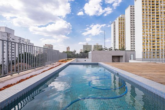 Compra apartamento com 4 quartos, academia no condomínio e permite animais de estimação. — Terraço