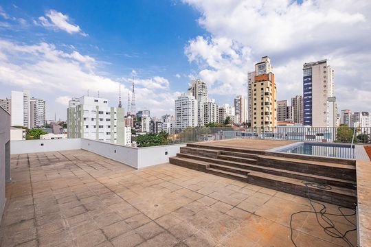 Compra apartamento com 4 quartos, academia no condomínio e permite animais de estimação. — Terraço