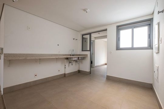 Compra apartamento com 4 quartos, academia no condomínio e permite animais de estimação. — Sala/Cozinha