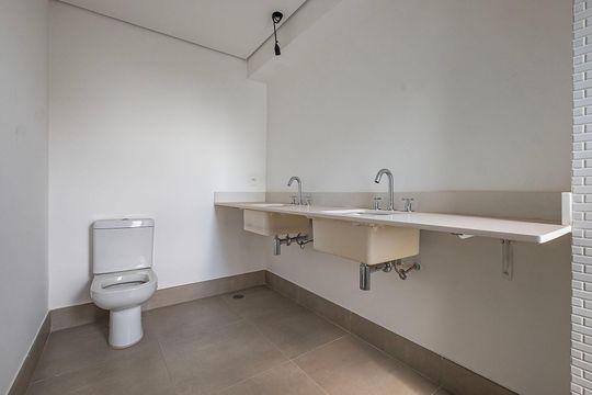 Compra apartamento com 4 quartos, academia no condomínio e permite animais de estimação. — Suíte 1
