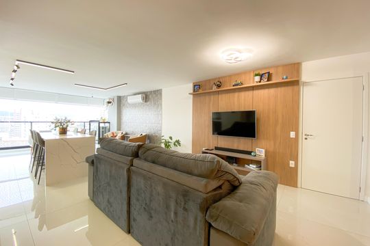 Apartamento na Vila Romana com 3 suítes, varanda e churrasqueira. Piscina no condomínio. Excelente compra! — Sala