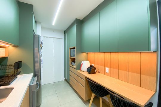 Apartamento na Vila Romana com 3 suítes, varanda e churrasqueira. Piscina no condomínio. Excelente compra! — Cozinha