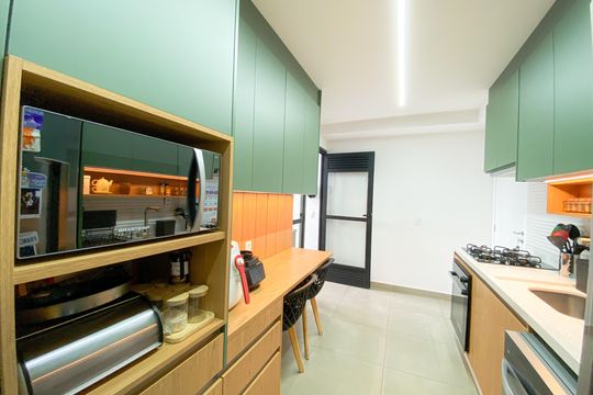 Apartamento na Vila Romana com 3 suítes, varanda e churrasqueira. Piscina no condomínio. Excelente compra! — Cozinha