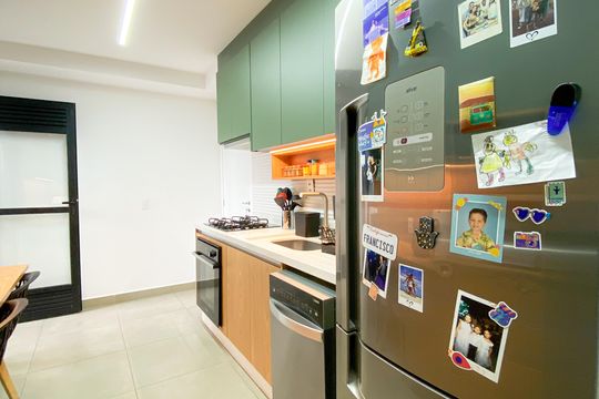 Apartamento na Vila Romana com 3 suítes, varanda e churrasqueira. Piscina no condomínio. Excelente compra! — Cozinha