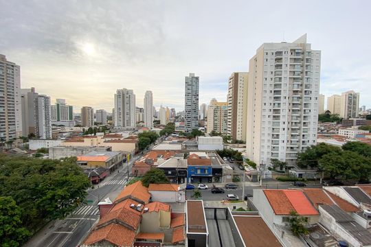 Apartamento na Vila Romana com 3 suítes, varanda e churrasqueira. Piscina no condomínio. Excelente compra! — Vista da Suíte 2