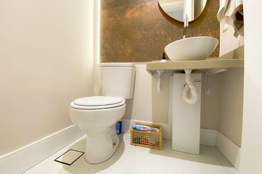 Apartamento na Vila Romana com 3 suítes, varanda e churrasqueira. Piscina no condomínio. Excelente compra! — Lavabo
