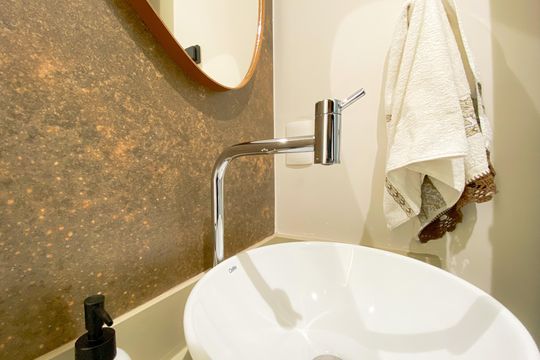 Apartamento na Vila Romana com 3 suítes, varanda e churrasqueira. Piscina no condomínio. Excelente compra! — Lavabo