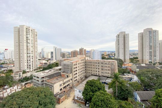 Apartamento na Vila Romana com 3 suítes, varanda e churrasqueira. Piscina no condomínio. Excelente compra! — Vista da Sala