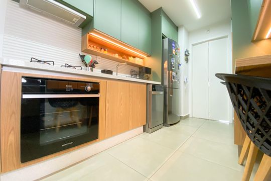 Apartamento na Vila Romana com 3 suítes, varanda e churrasqueira. Piscina no condomínio. Excelente compra! — Cozinha