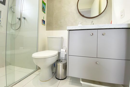 Apartamento na Vila Romana com 3 suítes, varanda e churrasqueira. Piscina no condomínio. Excelente compra! — Banheiro Suíte 3