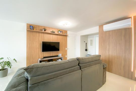 Apartamento na Vila Romana com 3 suítes, varanda e churrasqueira. Piscina no condomínio. Excelente compra! — Sala