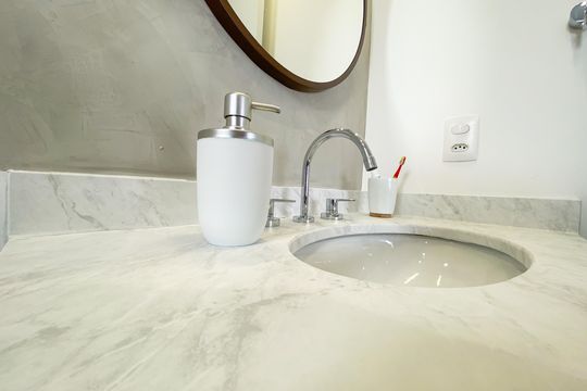 Apartamento na Vila Romana com 3 suítes, varanda e churrasqueira. Piscina no condomínio. Excelente compra! — Banheiro Suíte 3