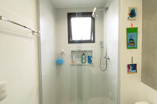 Apartamento na Vila Romana com 3 suítes, varanda e churrasqueira. Piscina no condomínio. Excelente compra! — Banheiro Suíte 3