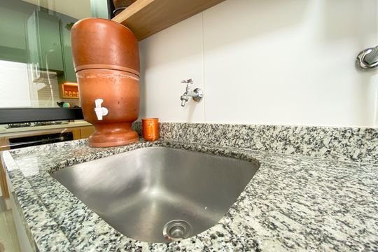 Apartamento na Vila Romana com 3 suítes, varanda e churrasqueira. Piscina no condomínio. Excelente compra! — Área de Serviço