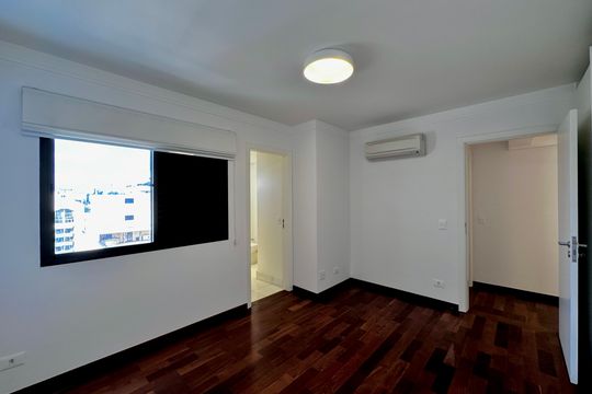 Apartamento para comprar na Cidade Monções com 3 quartos e varanda. — Suíte 2