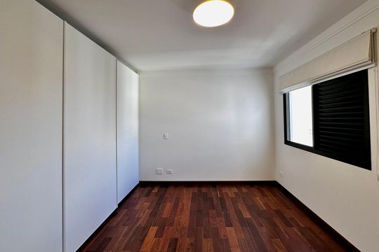 Apartamento para comprar na Cidade Monções com 3 quartos e varanda. — Suíte 2