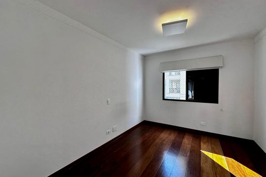 Apartamento para comprar na Cidade Monções com 3 quartos e varanda. — Escritório