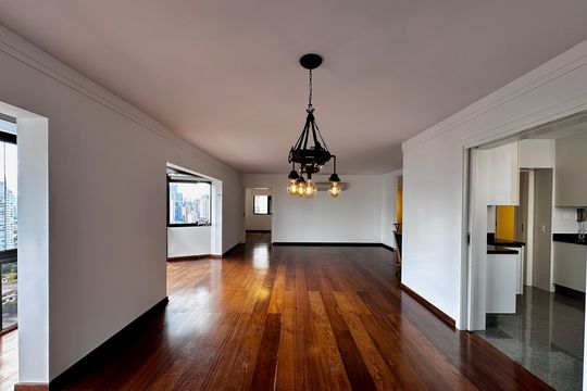 Apartamento para comprar na Cidade Monções com 3 quartos e varanda. — Sala