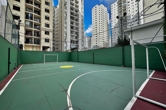 Apartamento para comprar na Cidade Monções com 3 quartos e varanda. — Quadra