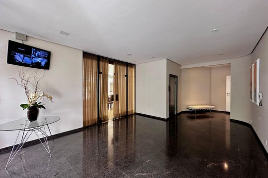 Apartamento para comprar na Cidade Monções com 3 quartos e varanda. — Hall Social Bloco