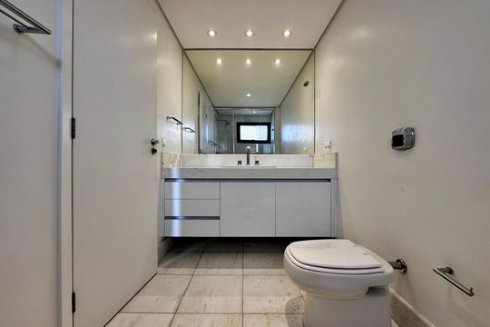 Apartamento para comprar na Cidade Monções com 3 quartos e varanda. — Banheiro Suíte 1