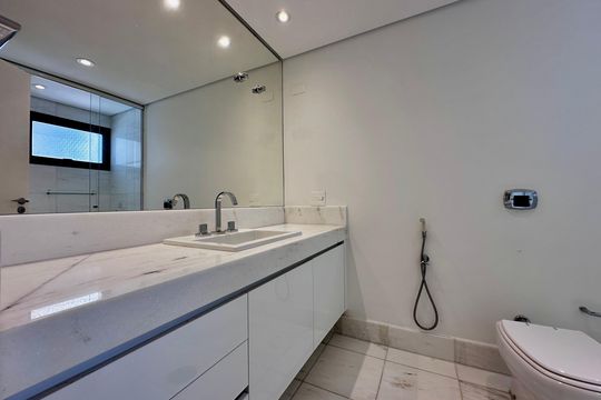 Apartamento para comprar na Cidade Monções com 3 quartos e varanda. — Banheiro Suíte 3