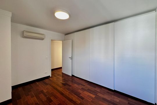 Apartamento para comprar na Cidade Monções com 3 quartos e varanda. — Suíte 2