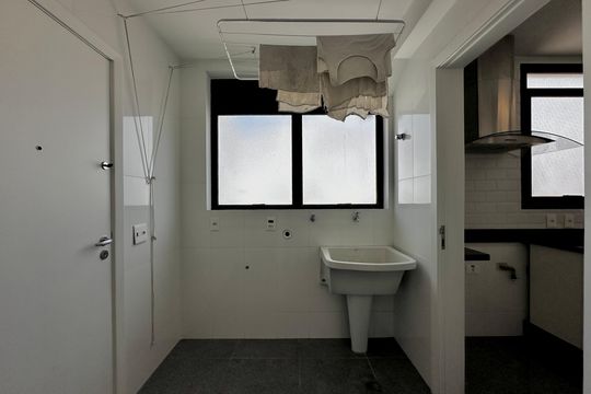 Apartamento para comprar na Cidade Monções com 3 quartos e varanda. — Área de Serviço