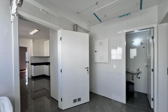 Apartamento para comprar na Cidade Monções com 3 quartos e varanda. — Área de Serviço