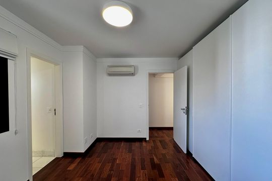 Apartamento para comprar na Cidade Monções com 3 quartos e varanda. — Suíte 2